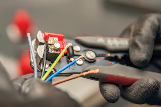 Best Electrical Installation Contractor  in Clinton, IA