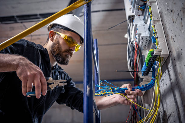 Best Electrician Near Me  in Clinton, IA