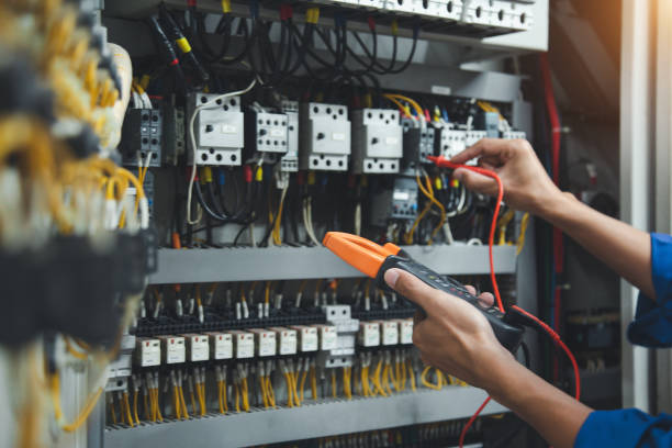 Best Licensed Electrician  in Clinton, IA