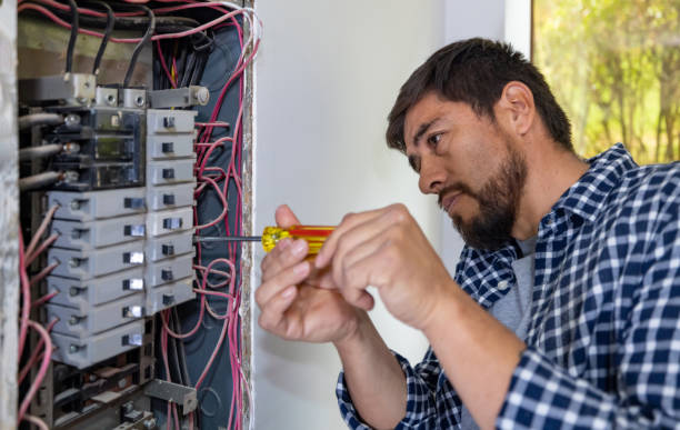 Best Licensed Electrician  in Clinton, IA